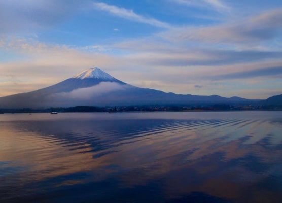 市街地からほど近く、南アルプス・北岳麓に佇む宿