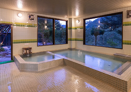 秘湯の湯を源泉かけ流しで贅沢に楽しむ